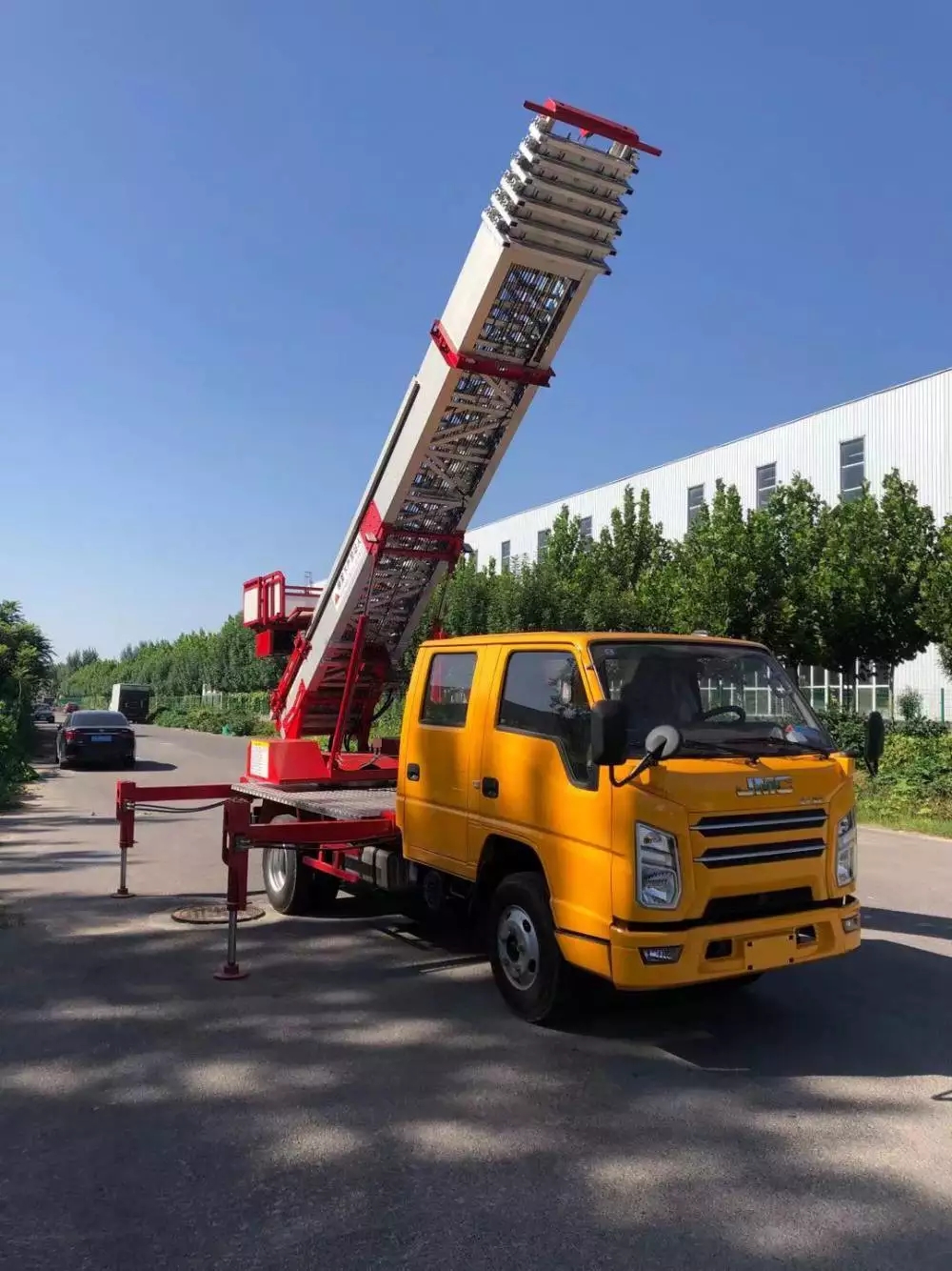 大余县附近的云梯车出租服务：轻松解决高空作业需求