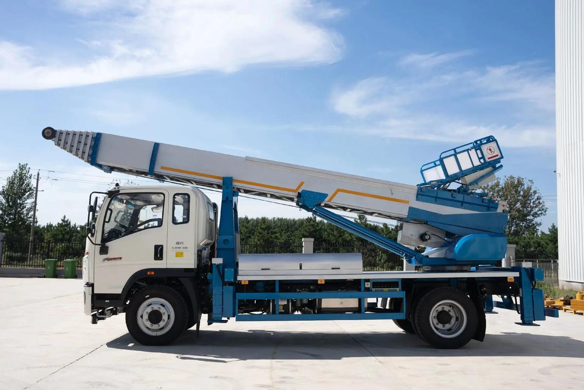 大余县云梯上料车租赁费用