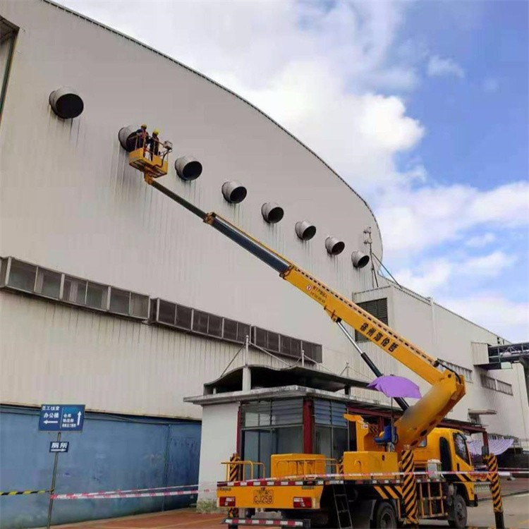 大余县高空作业车出租服务：专业广告牌安装解决方案